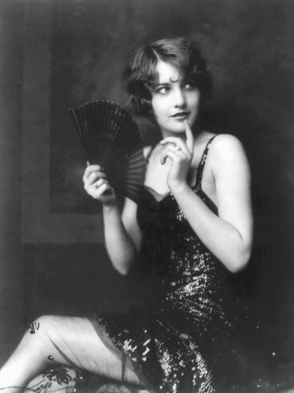dummy-600x800-BarbaraStanwyck-plain
